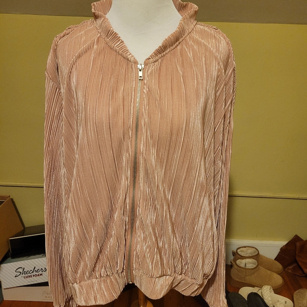 Shiny Pink Jacket - Picture 5 of 5